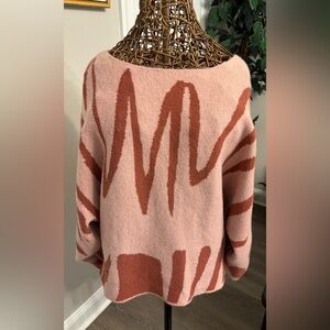 NWOT Oversized Graphic Sweater with Large Balloon Sleeves Size L